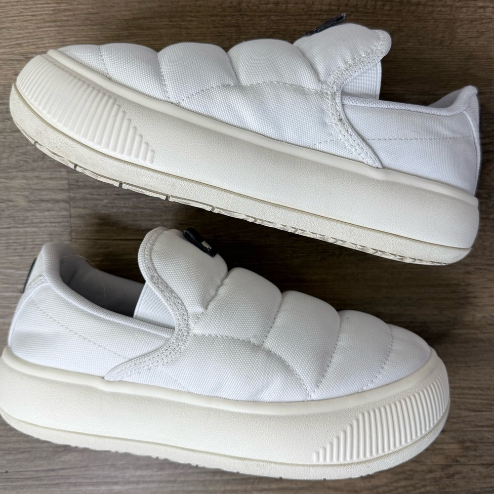 Puma Women’s Mayu Slip on White Athletic Sneakers, size 6.5